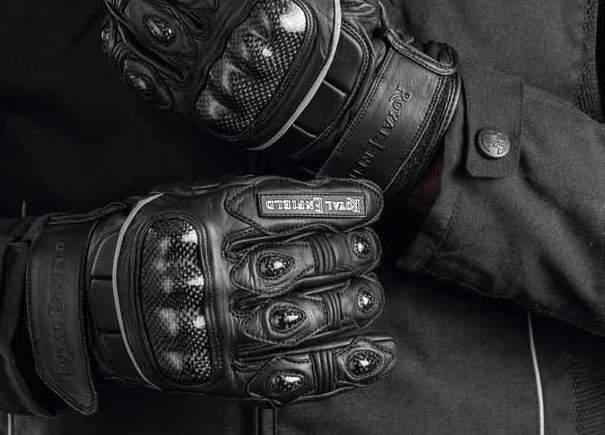 Prevent sweaty palms in the summer. Our riding gloves work with you to focus on what matters - the ride.