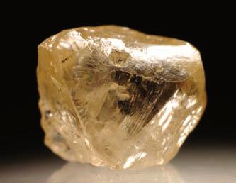 3-17: Light brown, strongly resorbed diamond from Guinea (0.50 ct).