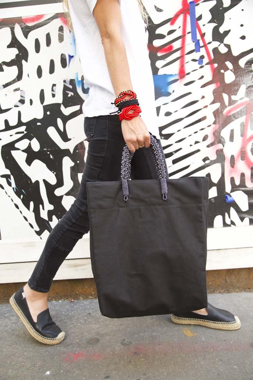 bag in black with