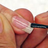 Dip into the Natural Set and then tap away the excess. Apply Gel Base to 1/2 of the nail bed, then dip it into the Natural Set. Tap away the excess.