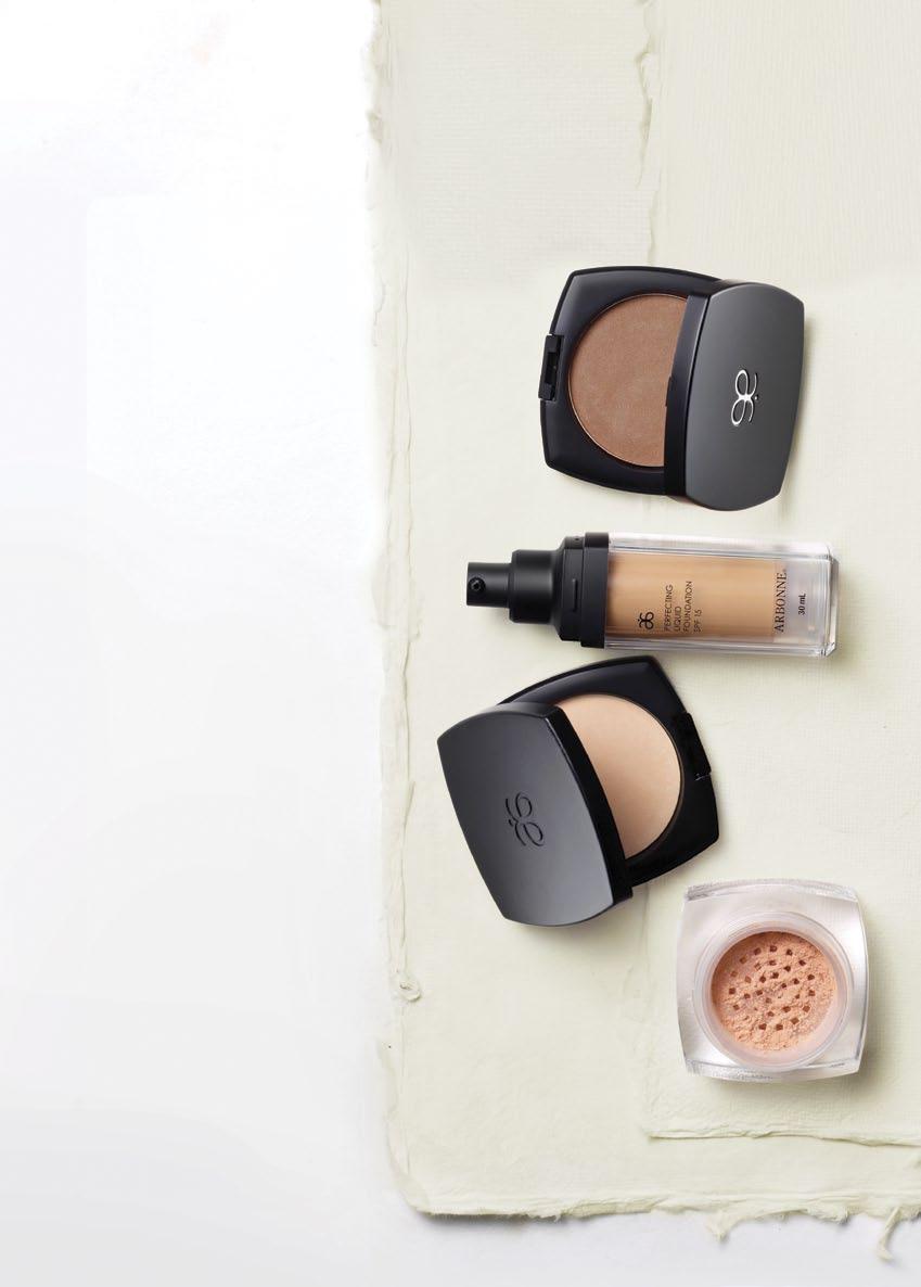 Bronzer Silky light powder creates and enhances the look of glowing sun kissed cheeks and brow bones. Brushes on evenly for a flawless looking finish.