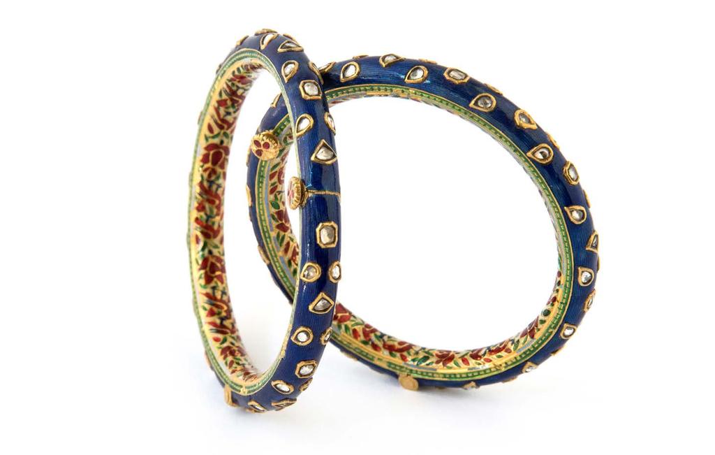 Churin North India, Rajasthan, Jaipur, early 20 th century A pair of gold bangles, CHURIN, of which the outer side is decorated with dark blue, Nil Zamin enamel, kundan set with