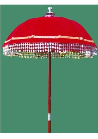 MUTHUKUDA Muthukuda is an Big Umbrella with velvet material which is mainly using on the top of elephants at the time of elephant processions.