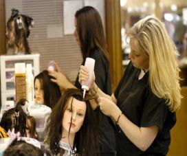 Fully Qualified HAIRDRESSING EXAM Fully Qualified Fully Qualified Hairdressing Exam (1) Infection, Prevention and Control Evaluated concurrently (2) Men s Technical Hair Cut 40 minutes (3) Women s