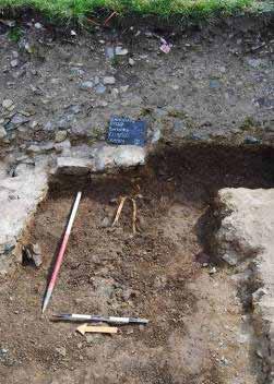 Finola O Carroll C420/E4127 IAFS / Black Friary Excavation The Wall Tomb / Ossuary As described above the north wall of the church within the foundation trench F327 in Cutting 3 had been almost