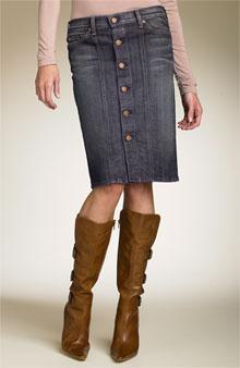 Denim skirt that is cut like a jean, can reflect the classic five-pocket with front