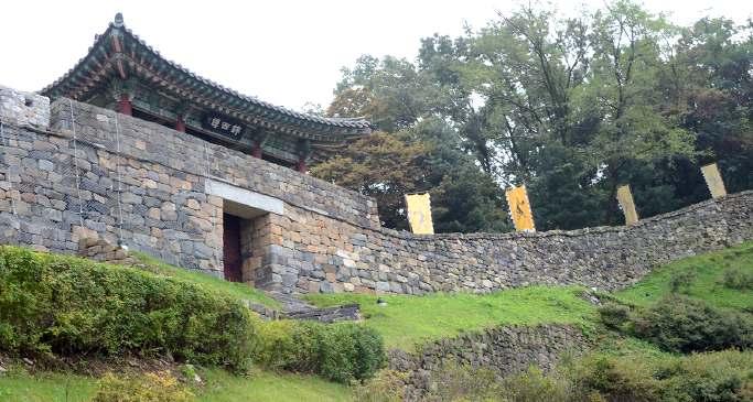 Gongsanseong Fortress 1. The New Capital of Baekje, Ungjin Fortress This is the fortress that surrounded the capital of Baekje.
