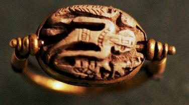 4. Fig.10 shows a finger ring carrying the Cartouches of Pharaohs Hatshipsut and Thutmose III located in the Metropolitan Museum of Art of NY [22]. It is manufactured from green jasper and gold.
