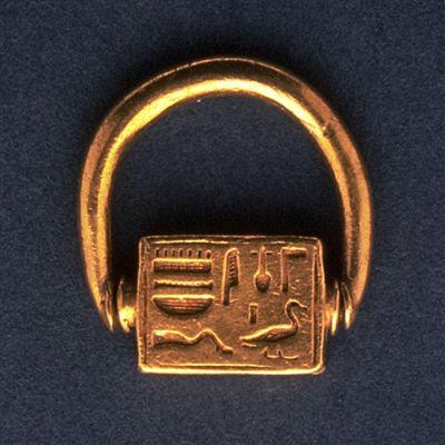 - The silver finger-ring is located in the Museum of Fine Art at Boston and shown in Fig.14 (b) [28]. Fig.15 Cartouche bezel finger ring from rein of Thutmose IV [18].