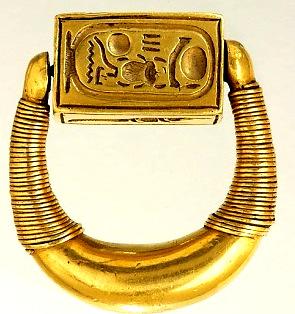 There are three finger-rings of Pharaoh Horemheb located in the Louvre Museum of Paris. The three rings are from the swivel type designed in the 12 th dynasty.