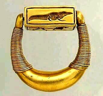 In (b) a crocodile is inscribed in it and in (c), a scorpion in inscribed in it. All the units are fro pure gold and the hoop has gradual increase in diameter from its end at the joint to its middle.