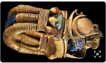 It was a solid one piece.. - In the 12 th dynasty of the middle kingdom, they produced swivel finger-rings with revolute joints between the bezel and hoop.