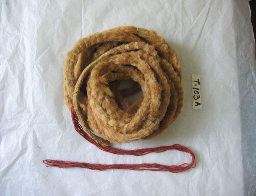 This headband consists of a principle cord made of two thick yarns wrapped in a figure-eight with beige Z-spun yarn.