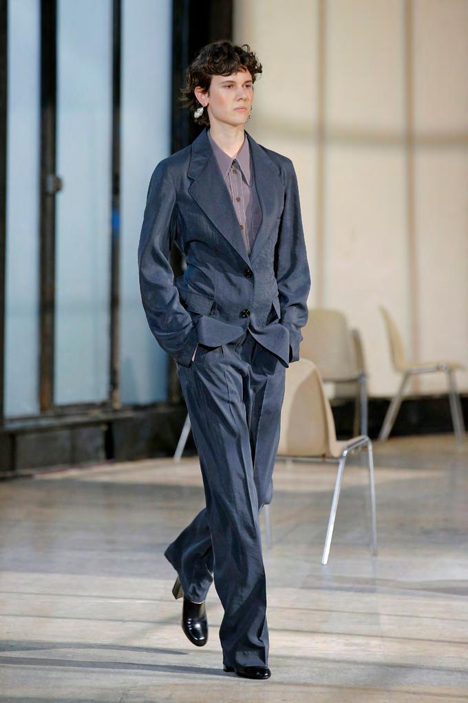 20. Workwear jacket and elasticated pants in dry silk, pointed collar shirt in crepe de