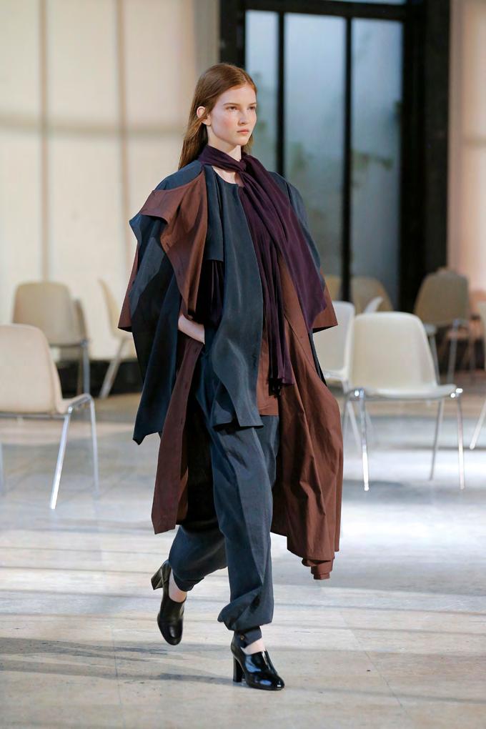 30. Foulard dress and pleated foulard blouse in soft mix
