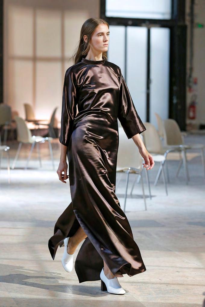 6. Long dress in lacquered
