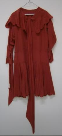 Day Dress with Long Sleeves and Sash, 1924-32 Red silk ; 177.8.