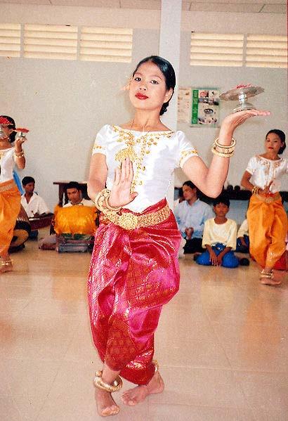 Similar garments A traditional Khmer dancer wearing a sampot in Cambodia The basic garment known in English most often as a "sarong", sewn or unsewn, has analogs in many regions, where it shows