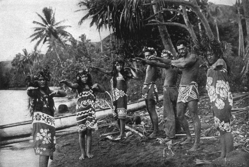 Polynesian Hiva Oa dancers dressed in pāreu around 1909 Pacific Islands o In Fiji it is known as a sulu. o In Hawaii it is referred to by the Anglicized Tahitian name, pareo.