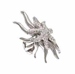 30 29 28 27 27 An 18 Karat White Gold, Cultured Pearl and Diamond Brooch, Lee Havens, in an intricately textured and black rhodium plated shell motif, containing two mabe pearls measuring