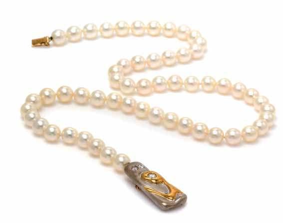 161 161 158 158 An 18 Karat Two Tone Gold, Cultured South Sea Pearl and Diamond Necklace, containing numerous pearls measuring approximately 8.06-8.