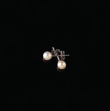 pearls in varying sizes, rhodium plated 925 sterling silver extension, length: 7 in (18cm) + 1 ¼ in
