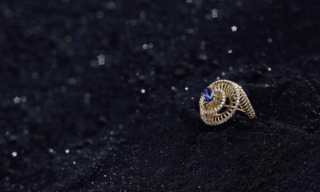 From a diamond-lined spiral of white gold, emerges a