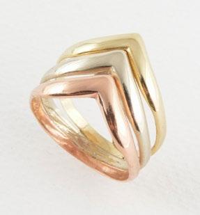 1131 14K yellow, white and pink ring. Weight: 4.7g.