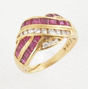 1145 AND 18K yellow gold ring with diamonds pave. Weight: 7.1g.