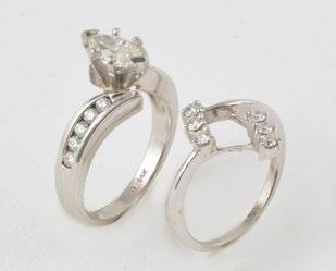 1g. 1074 AND 14K white gold divisible ring set in the middle with a marquise cut diamond, the