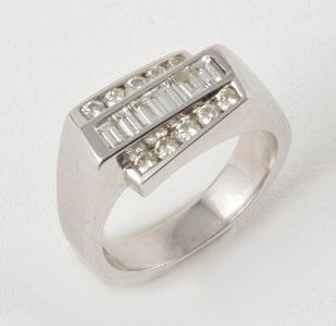 1085, SAPHIRRE AND 14K white gold ring set with a sapphire weighing approximately 0.