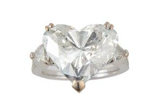 1101B AND 18K white gold ring set with an important heart shaped diamond weighing approximately 10,45ct and being
