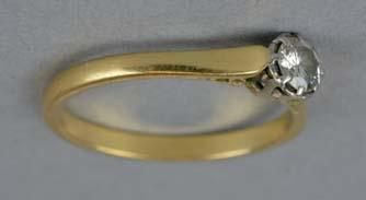 AN EARLY 20TH CENTURY GENTS SINGLE STONE DIAMOND RING, an old cushion cut diamond, estimated weight approximately 2.
