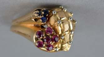 outside intricately patterned, measuring approximately 2.7mm in diameter, ring size J 1/2, approximate gross weight 1.