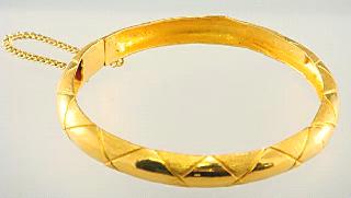 $500 - $700 444 14kt yellow gold, lady's
