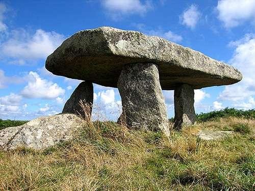 Chamber tombs [portal dolmens,