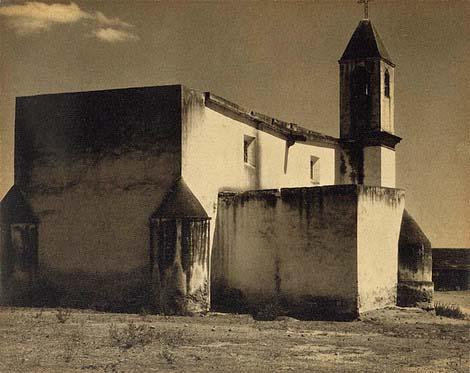 Title: Church, Mexico Date / Period: 1932-3 rtist: Paul Strand Inv.N: 86.XM.683.79 edium: Platinum print Size: Unframed: 11.7 x 14.8 cm Framed: 52.