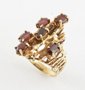53 14K yellow gold ring set with 6 red stones,