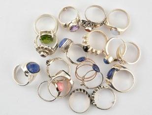 231 SILVER AND STONES *Series of 18 silver rings set with various