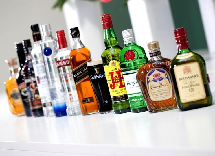 DIAGEO IS A GLOBAL LEADER IN BEVERAGE ALCOHOL Over 200 brands, old and new, large and small, global and local the depth and