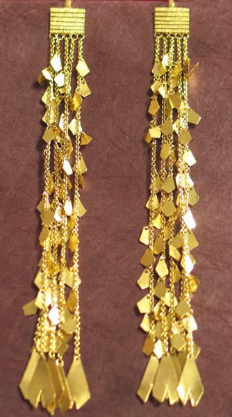 LONG TWINKLE EARRINGS Material: 18k yellow gold Weight: approx. 10.5 grams Size: 5.5 inches (14 cm) These long dangling earrings are 100% handmade from 18k solid yellow gold.