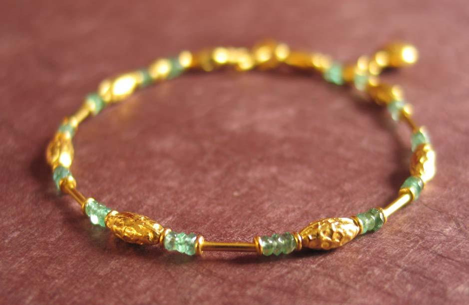 SEA GREEN BRACELET Material: 24k yellow gold, turquoise Weight: approx.