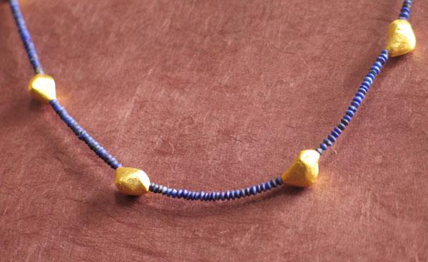LAPIS LAZULI MEDITERRANEAN NECKLACE Material: 18k yellow gold, lapis lazuli Weight: approx. 13 grams Size: 17.