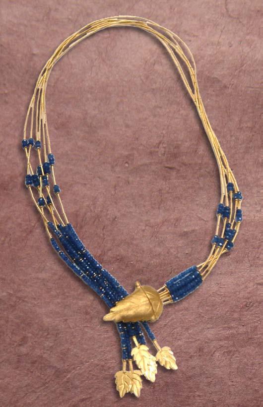 LAPIS LAZULI GRAPE LEAF NECKLACE Material: Weight: 24k yellow gold, lapis lazuli approx. 67.