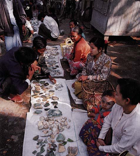 They obtained a sample for study. JADEITE TRADING IN MYANMAR Contributing to the aura of mystery that surrounds jadeite is the distinctive system of jadeite commerce in Myanmar.