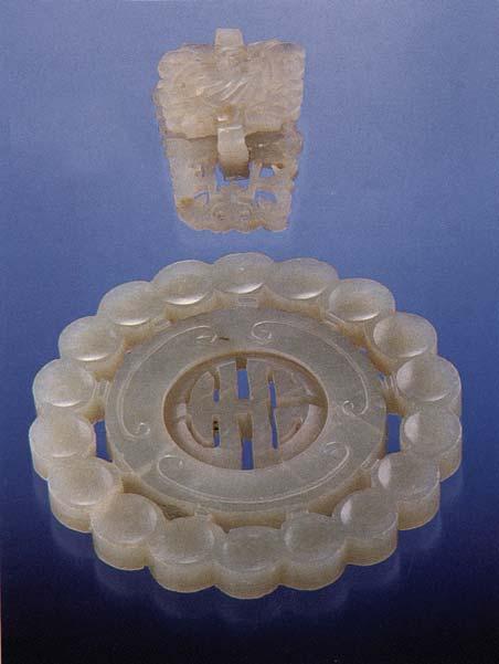 BOX B: PIECING TOGETHER THE NOMENCLATURE PUZZLE: WHAT IS JADEITE JADE? Figure B-1. Nephrite jade, which lies in the actinolite-tremolite series, is an aggregate of densely packed amphibole fibers.
