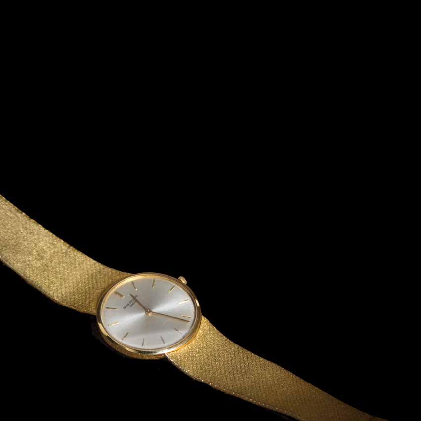 79 A Vintage 18 Karat Yellow Gold Ref. 3513/1 Wristwatch, Patek Philippe, 30.