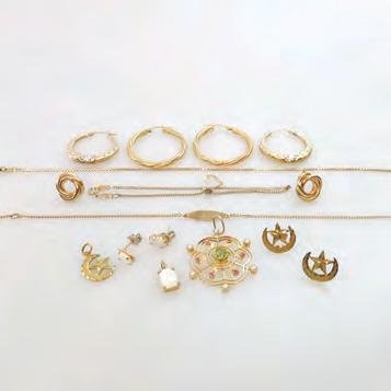 1 grams $300 400 86 SMALL QUANTITY OF GOLD JEWELLERY, ETC including 5 pairs of gold earrings; a 15k