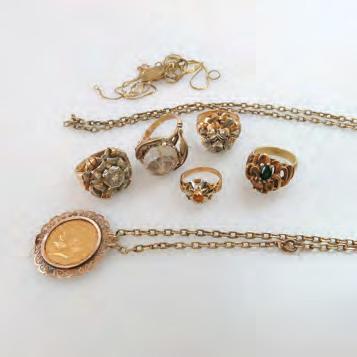 14k gold chain 93 SMALL QUANTITY OF VARIOUS GOLD JEWELLERY including a pendant set