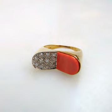 217 18K YELLOW AND WHITE GOLD RING set with a coral panel and 11 small single cut diamonds, size 6 1/2, 5.